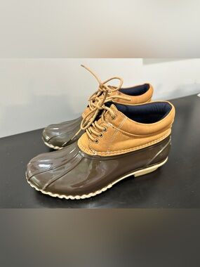 Tommy Hilfiger Women’s Duck Boots Size 7M Tan Brown Water Resistant Rain Shoes